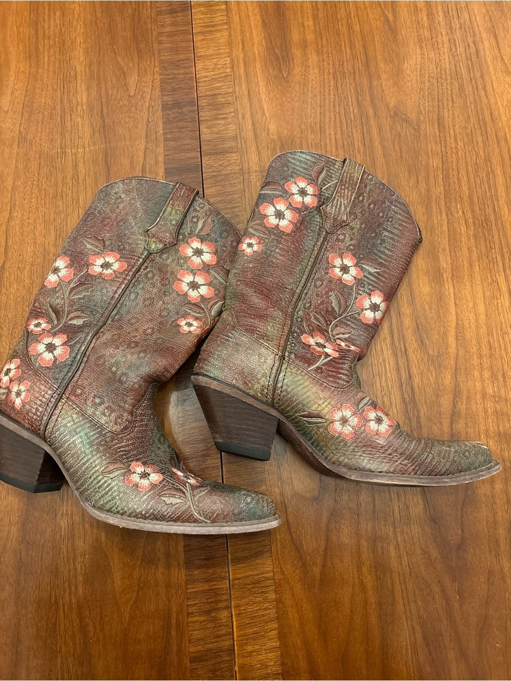 Women’s Durango floral embroidered boots